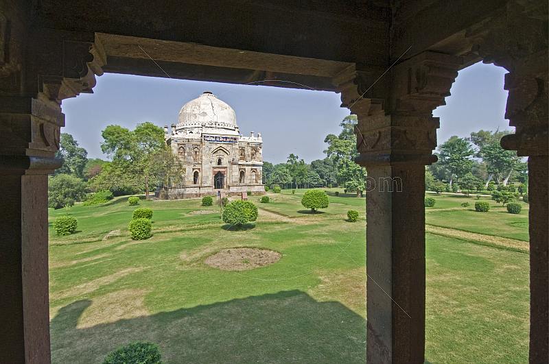 The Shish Gumbad tomb was built during the Lodi period (1421-1526), and now stands in the Lodi Gardens.