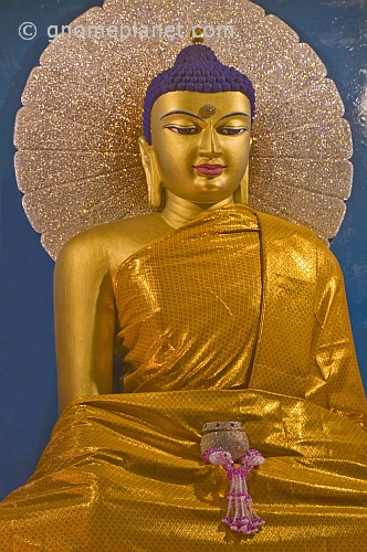 Jewelled Buddha statue in the Mahabodi Temple.