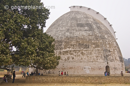 The 125m wide Golghar was built from stone slabs in 1786 as a grain store for the Army in case of famine.