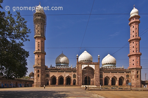 The Taj-ul-Masjid, one of the largest mosques in India, was begun by Shah Jehan Begum in 1878. It is now a madressa.