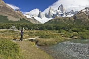 Trekker views the Fitzroy Mountains in the Parque Nacional Los Glaciares.