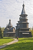 Two churches in the Vitoslavlitsy Museum of Wooden Architecture.