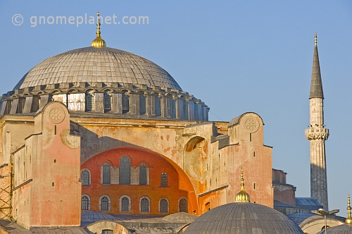 The dome and minarets of the Aya Sofia on Sultanahmet, lit by evening sunshine.