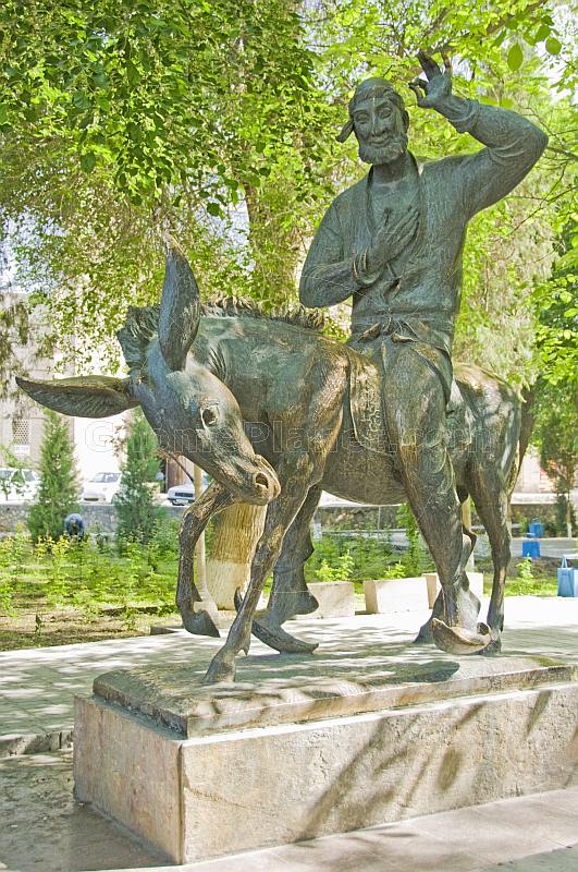 Bronze statue of Hoja Nasruddin on a donkey.