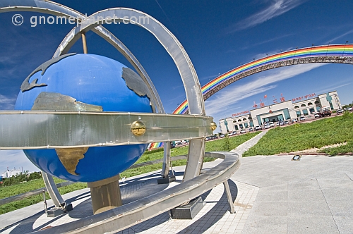 Globe and rainbow arch greet the visitor arriving at the Erlian Border Crossing post.